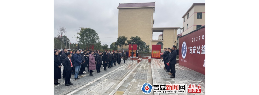 江西吉安：“公益律师在村口”为平易近解忧